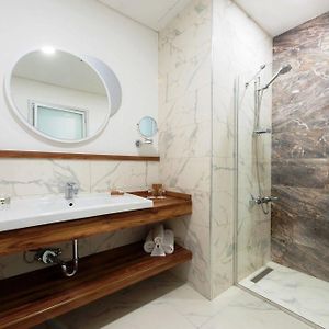Corner King Suite